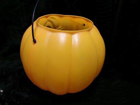 Vintage 1990s 9" tall General foam round eyes blow mold pumpkin View 5
