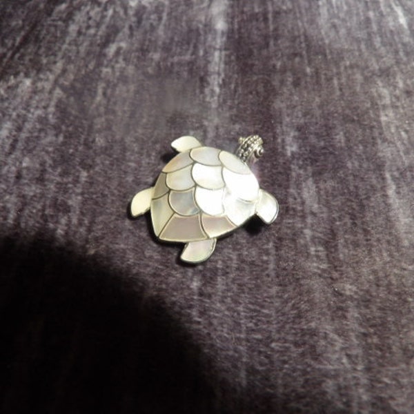 Vintage 1970s sterling silver  MOP/inlay  sweet turtle brooch