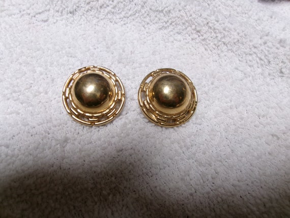 Vintage 1990s Trifari, gold tone round post earri… - image 1