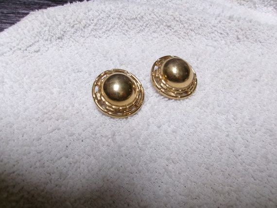 Vintage 1990s Trifari, gold tone round post earri… - image 3