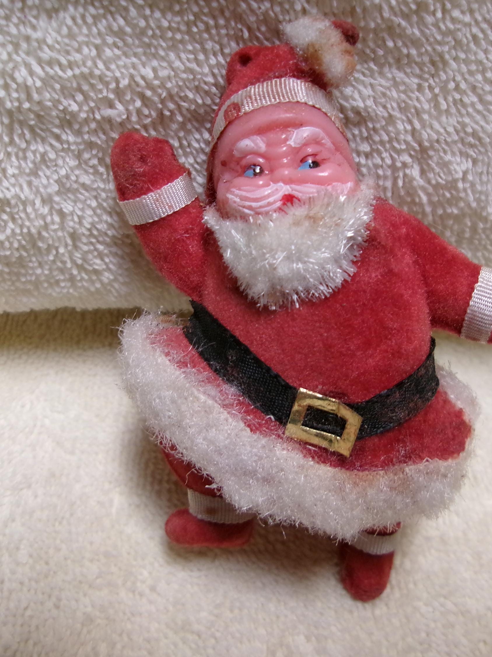 * vintage ornament ❀ * 雪の降る日の サンタクロース さん 1950s Flocked Santa - Etsy