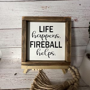 Life Happens, Fireball Helps Wood Sign Funny Drinking Farmhouse Home Decor bild 3