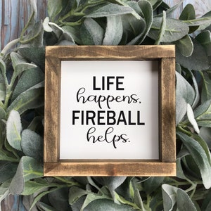 Life Happens, Fireball Helps Wood Sign Funny Drinking Farmhouse Home Decor bild 1