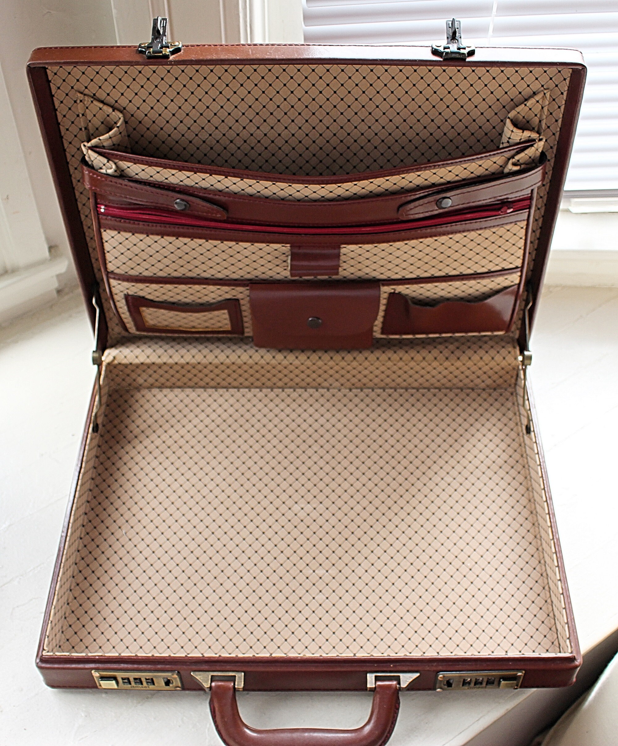 ヴィンテージ レザーケース amietスイス製　バッグ　トランク ヴィンテージ レザーケース amietスイス製 バッグ トランク