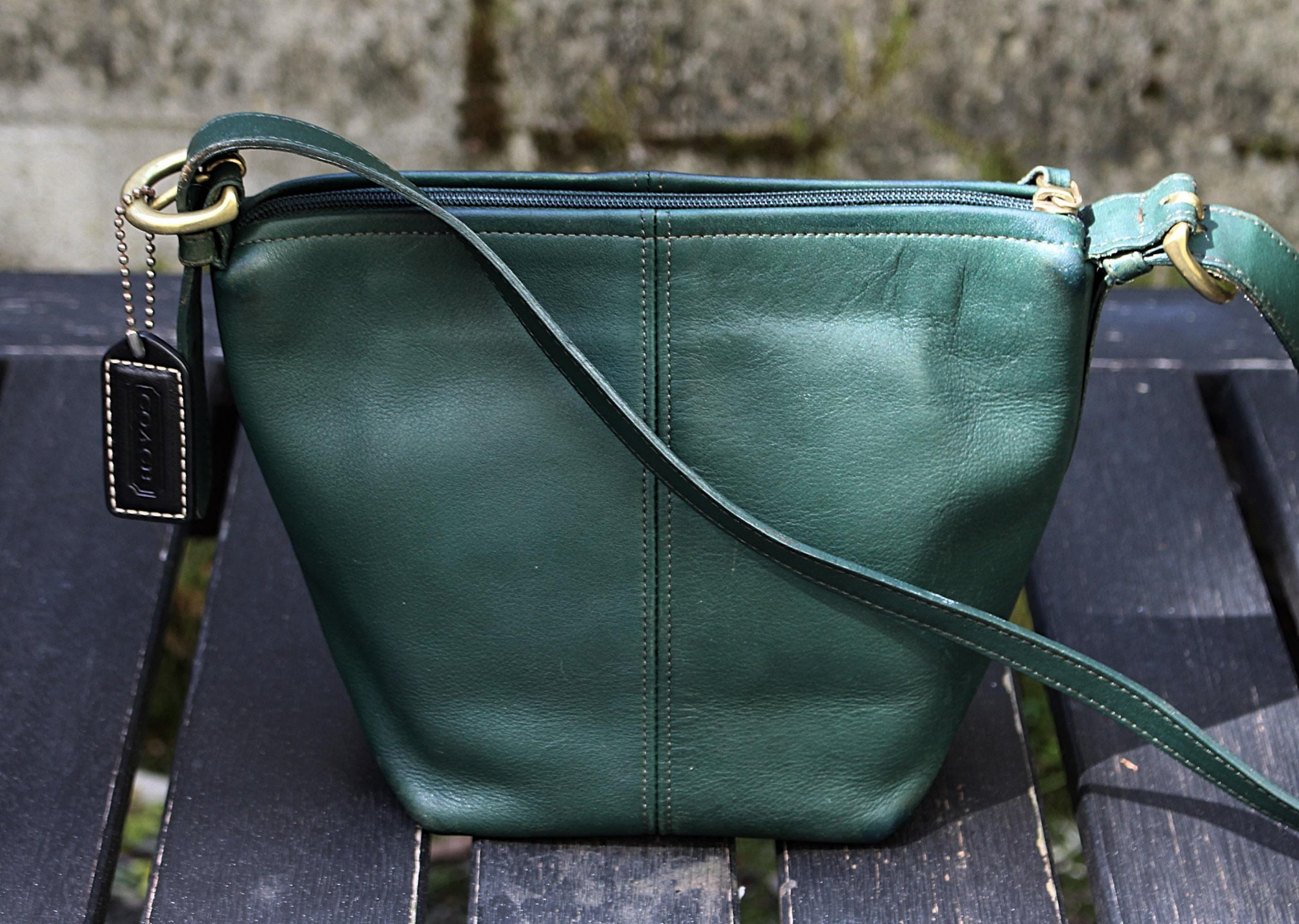 バッグ Vintage Coach Leather Buckle Bag Green Vintage Coach Bottle Green Leather Mini Belt Bag Crossbody