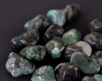 emerald polished stone