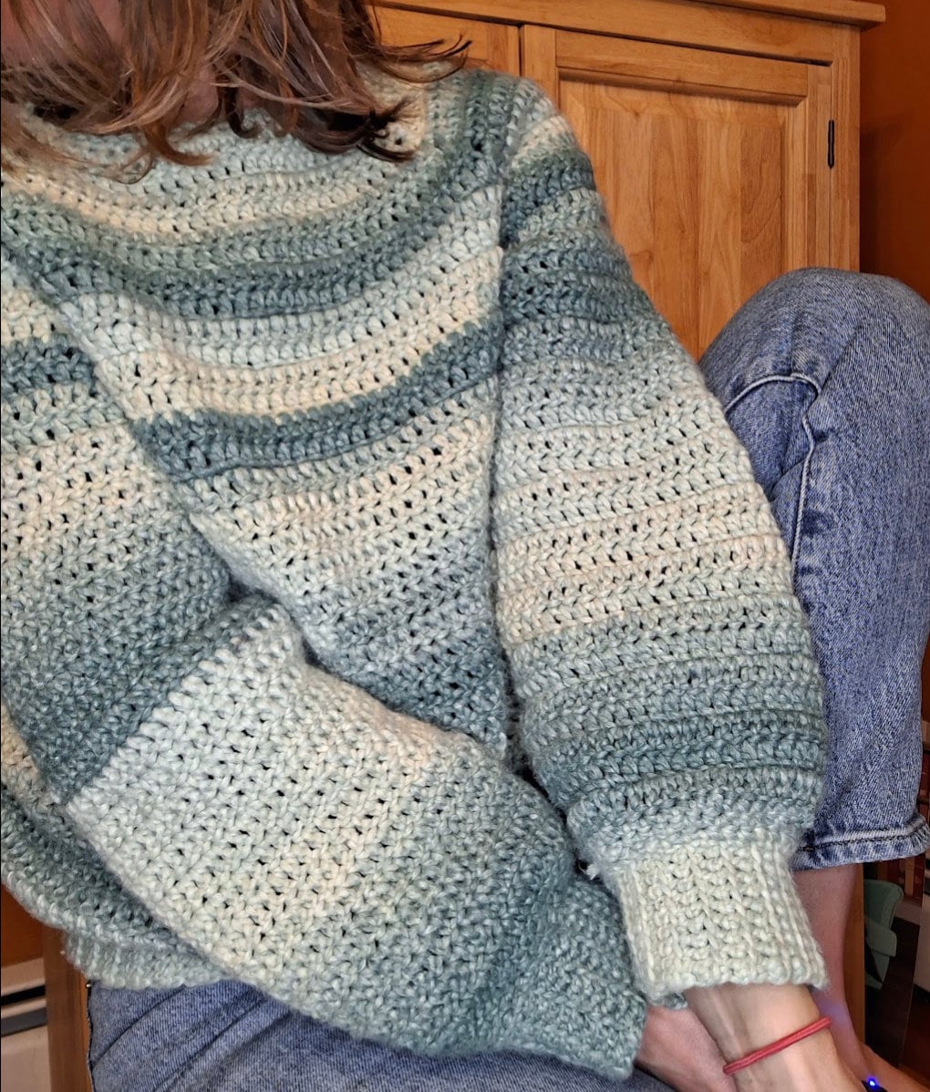 40 Oversized Sweater Crochet Patterns for Cozy Layering and Everyday Style 7 Comfy Oversized Sweater Crochet Pattern: Shades of Green