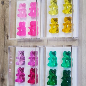 Resin Skulptur Bonbon Gummibärchen in Schattenbox: Verspieltes Kinderzimmer & Kinderwanddekor
