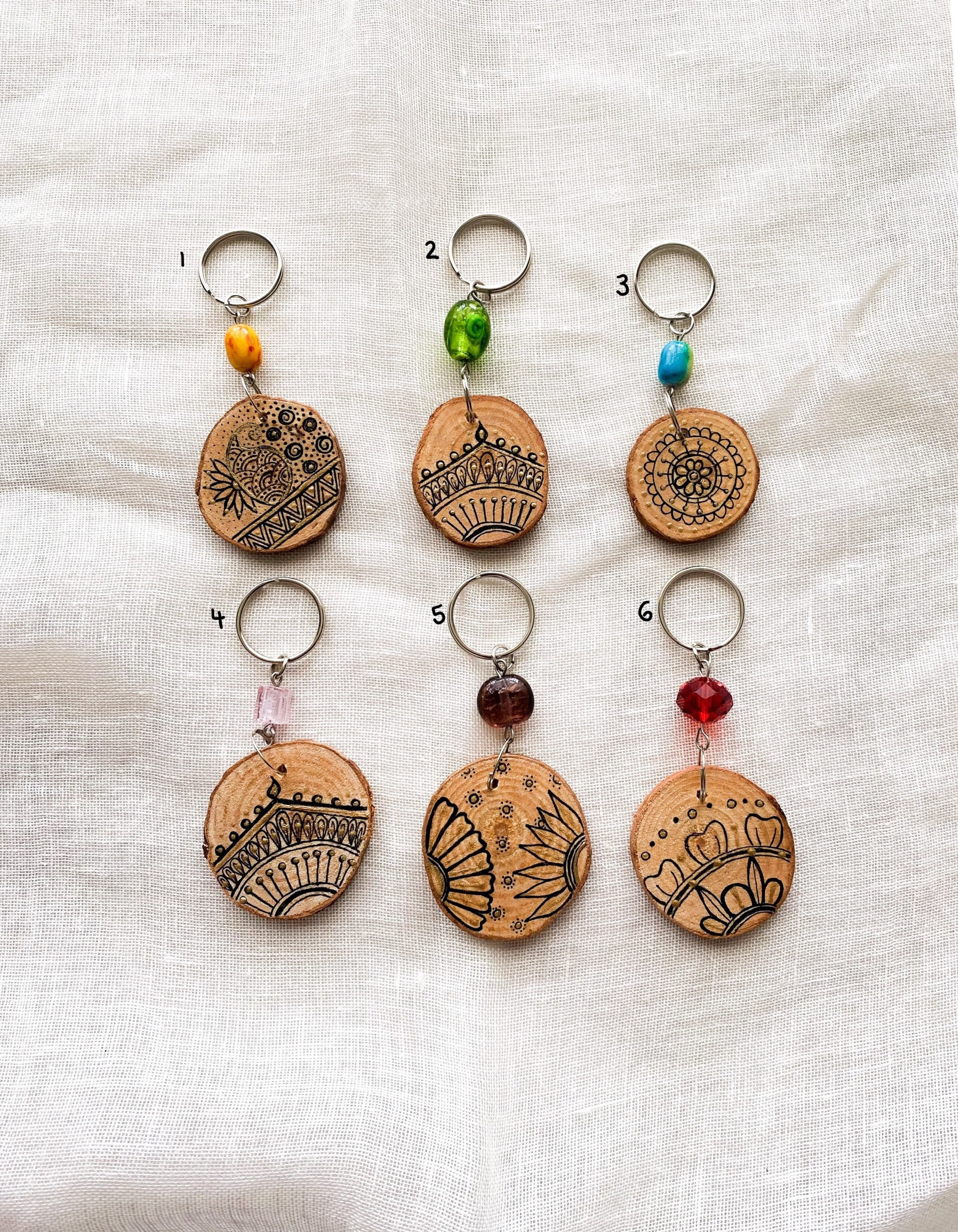 Wooden Circle Keychains Detailed Mandals Elegant gifts Etsy.de