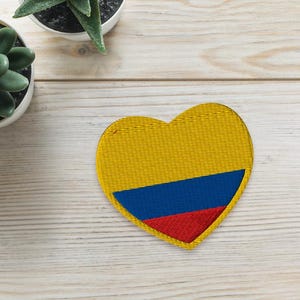 Hartpatch Colombiaanse vlag – Geborduurde opstrijkapplicatie Colombian Pride voor jassen, tassen en doe-het-zelfkleding