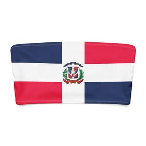 Top de bikini bandeau con bandera de República Dominicana: traje de baño reciclado con orgullo isleño y corte minimalista sin tirantes.