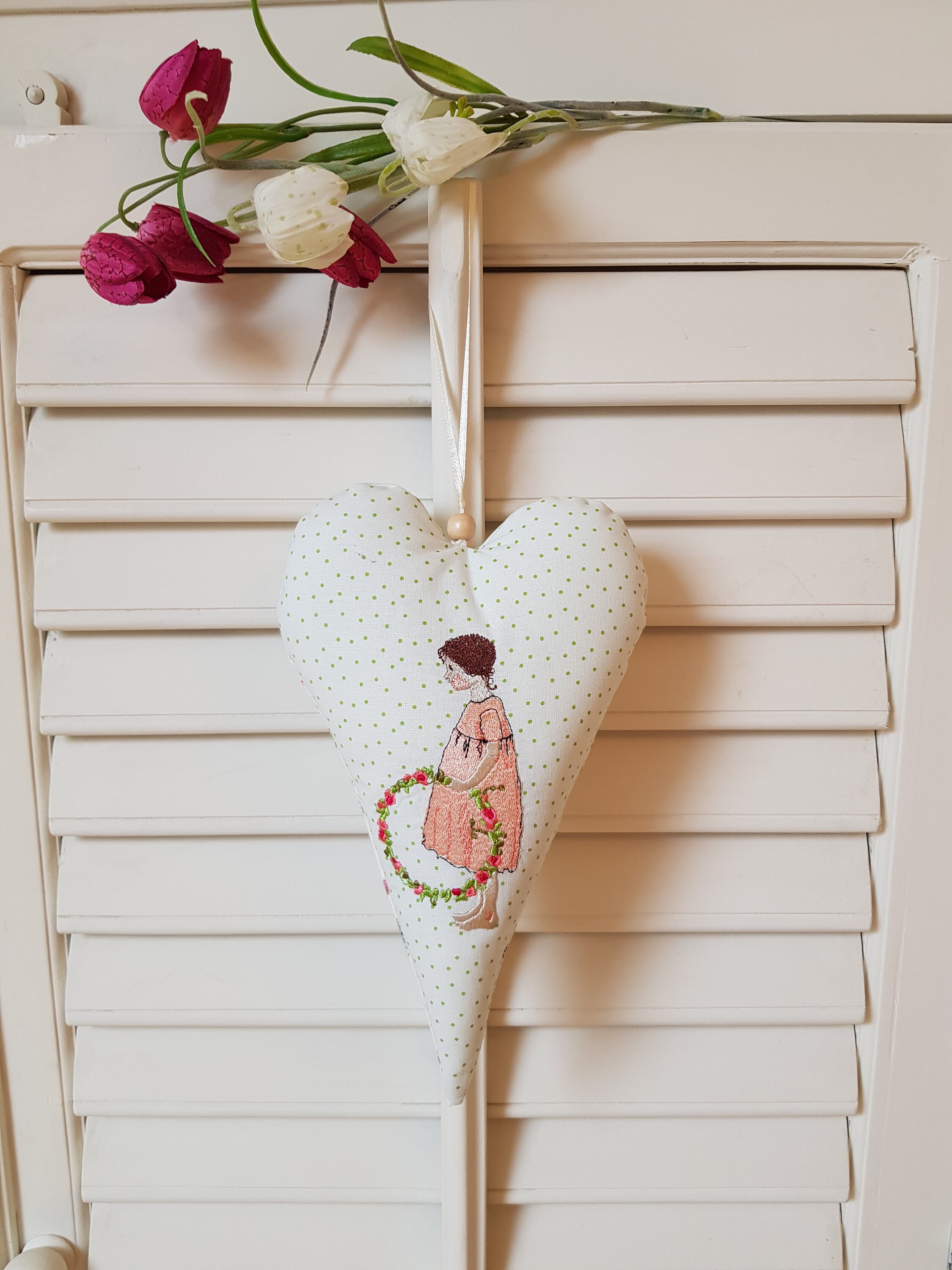 Remorques Fille avec Une Couronne de Fleurs