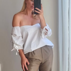 GUESS Los Angeles Off Shoulder White Blouse / Fancy White Blouse / Off Shoulder Top / Puff Sleeve Blouse / Guess Off Shoulder Summer Blouse
