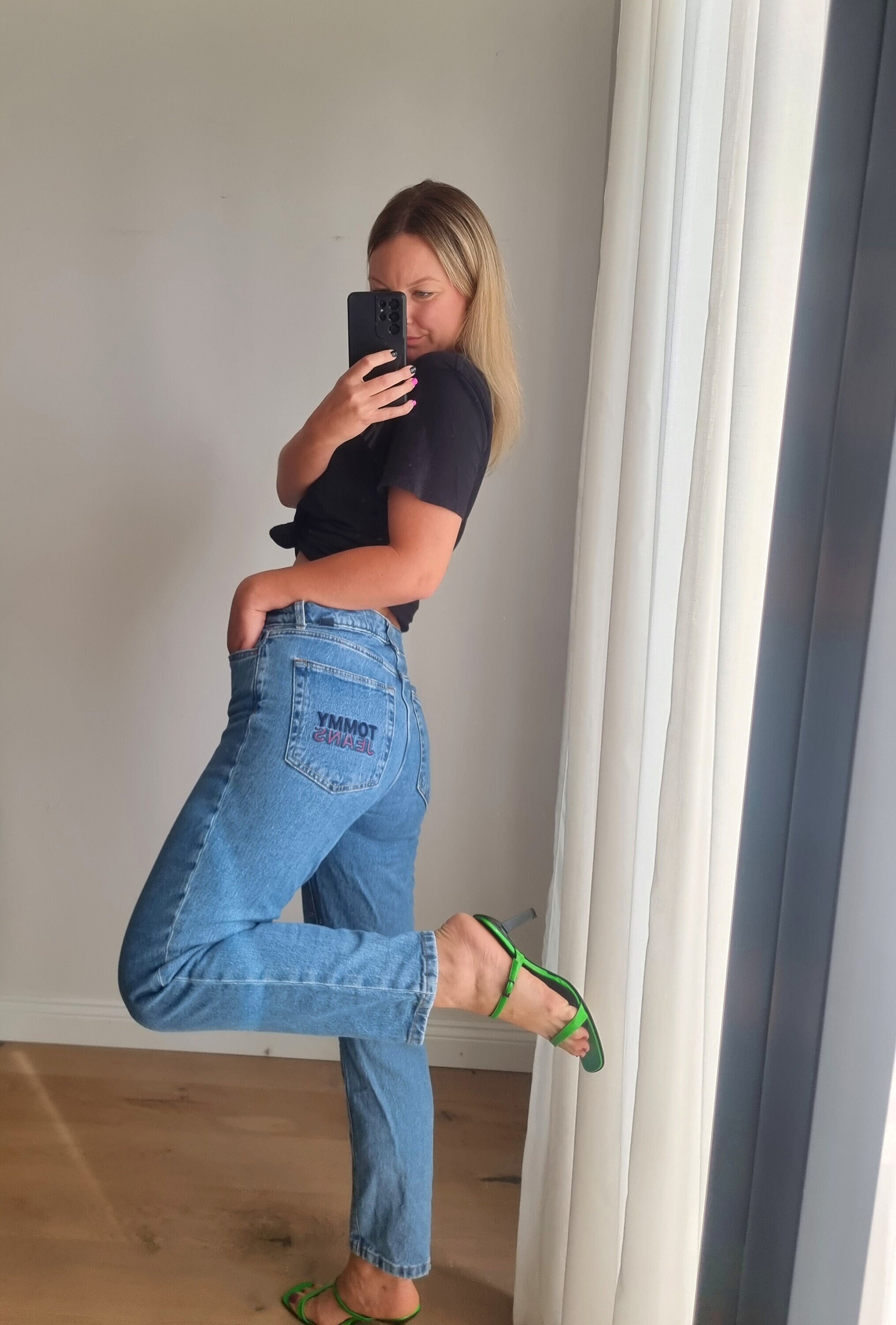 Mom jeans tommy jeans hotsell