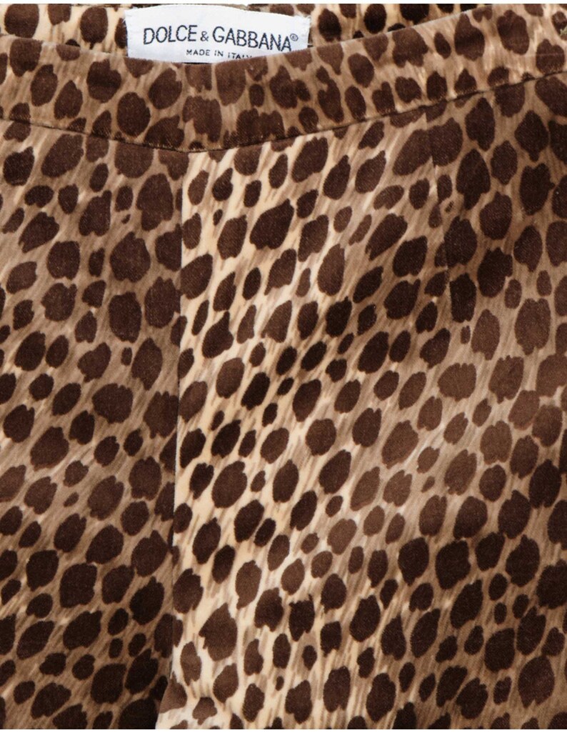 Puede incluir: Leggings de leopardo marr&oacute;n y beige con una etiqueta "DOLCE & GABBANA". Hecho en Italia.