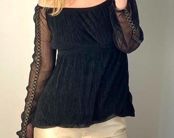 Blusa negra con hombros descubiertos y detalle dorado fabricada en España / Blusa negra elegante / Blusa con hombros descubiertos / Blusa de encaje dorado / Blusa de verano con hombros descubiertos