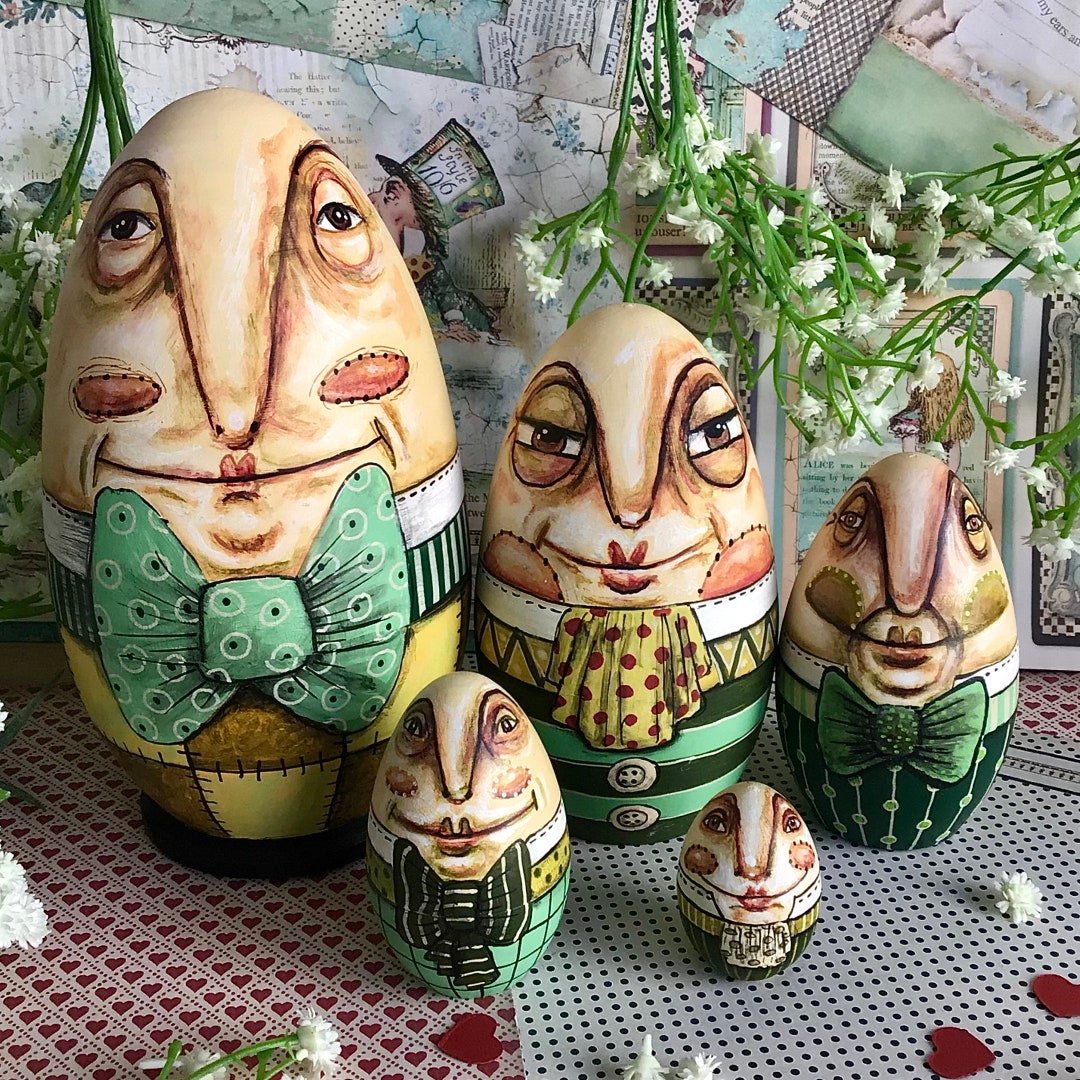 Large Humpty Dumpty Set of 5 Nesting Egg Dolls From Alice in Wonderland