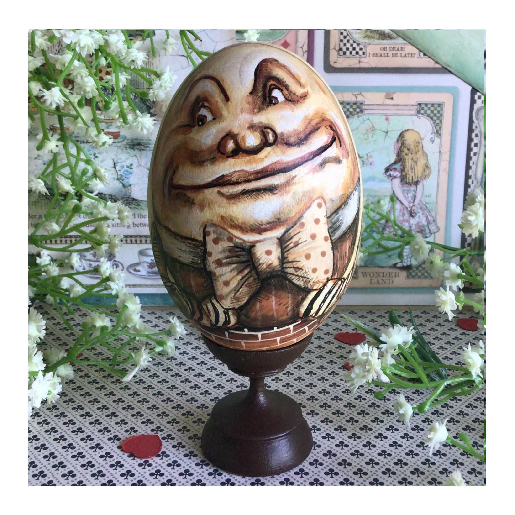 不思議の国のアリスのオリジナルの大きな手描きイースターハンプティ