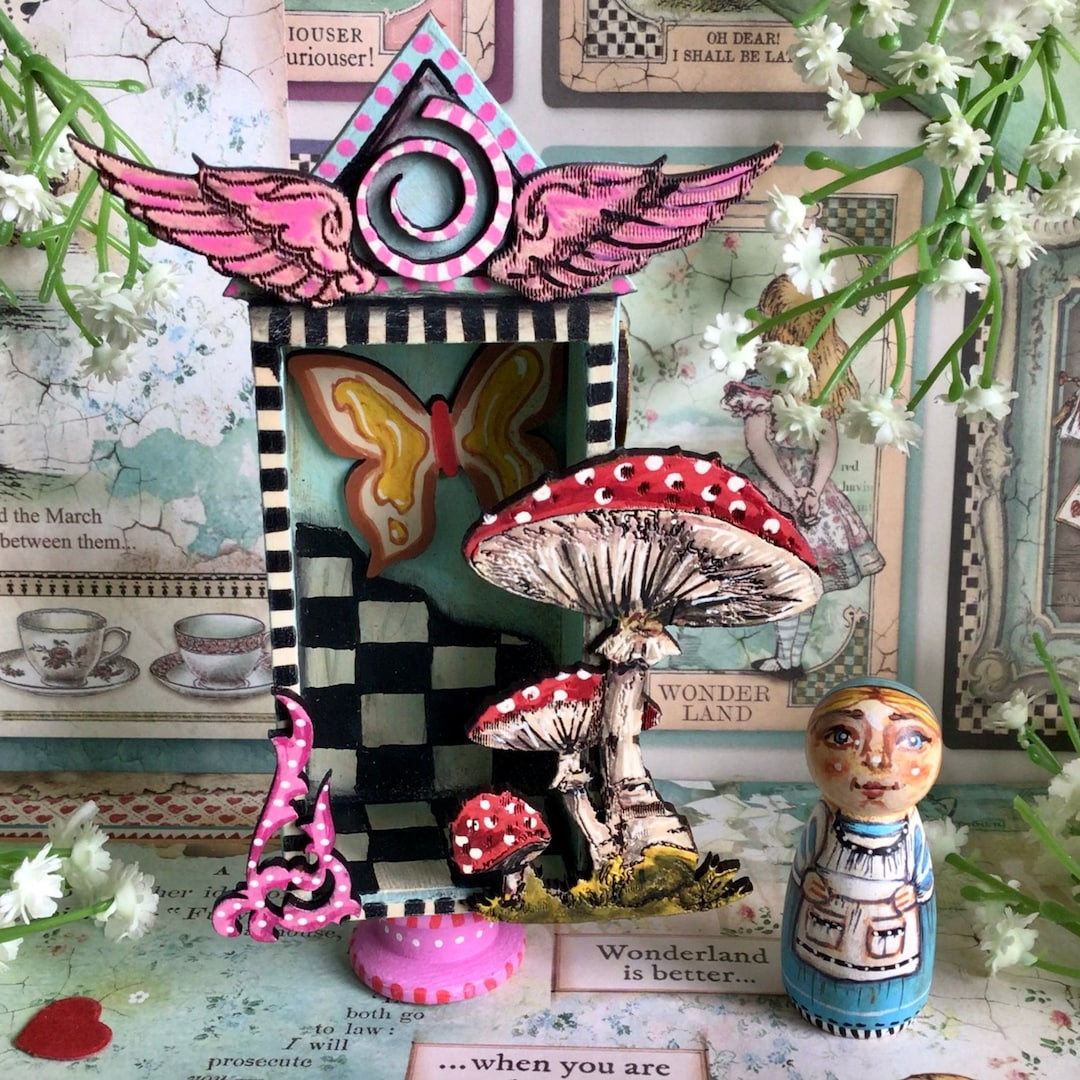 不思議の国のアリス』のミニチュア手描きジオラマアートボックス。彩色
