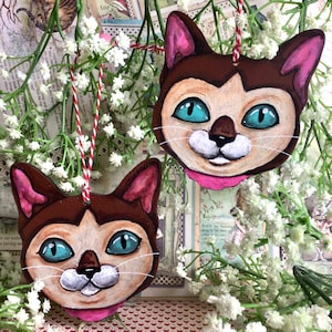 Hand painted Dinah portrait decoration from Alice in Wonderland Through the Looking Glass. Wooden hanging cat ornament.