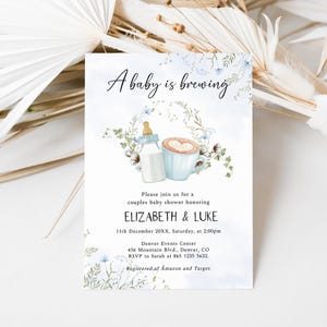 Ein Baby braut Babypartyeinladung, Kaffee-Babyparty, eine kleine Bohne, Co-ed Babyparty, Jungen-Babyparty, staubige blaue Wildblumen, B30