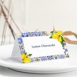 Plantilla de etiqueta de comida de limón mediterráneo, Tarjeta de buffet imprimible de azulejos azules, Plantilla de tarjeta de comida italiana toscana, Etiqueta de postre, ME3