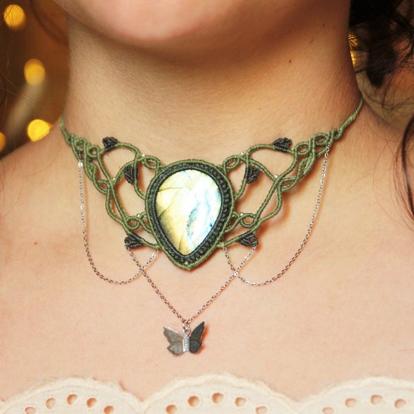 Elven necklace in macramé, green labradorite, chains, leaves and butterfly