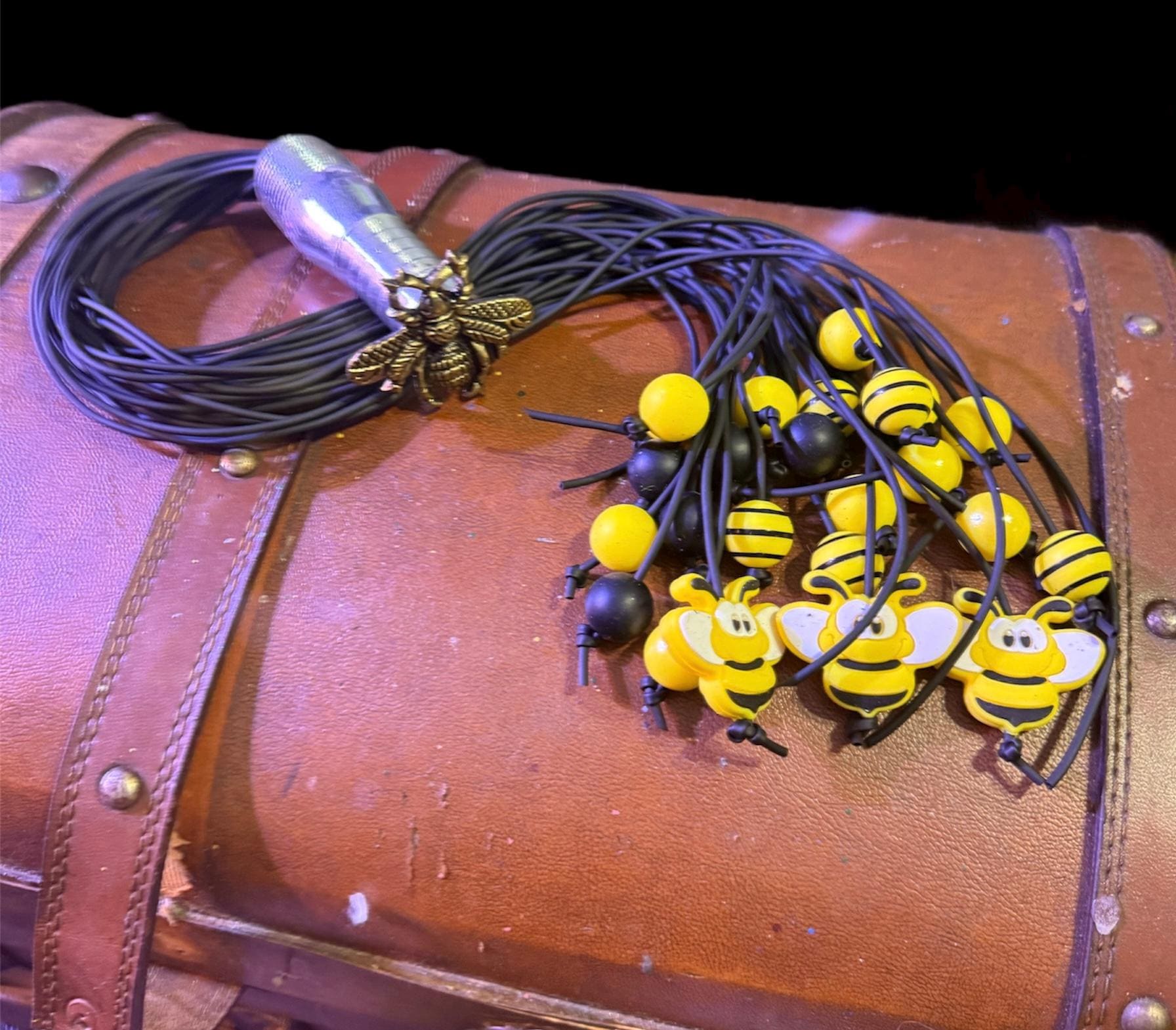 bee sex toy Honey Pot 10-Function Rechargeable Vibration and Suction Dual Massager 4.1  Inch - Sexology main image 0