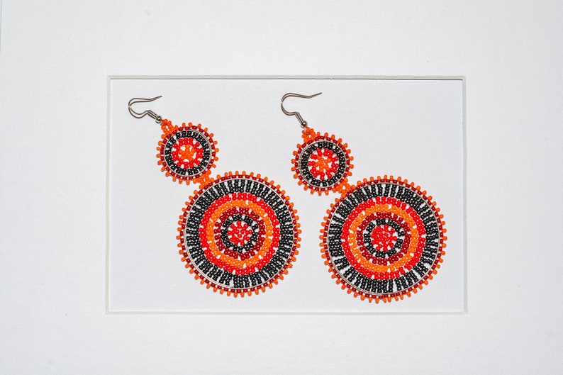 Boucles doreilles pendantes vibrantes et colorées, double cerceau de perles de graines africaines, bijoux faits à la main, cadeau pour elle, style dété, Ibiza, Boho, idées cadeaux Fiery Red & Orange