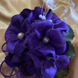 Centre de fleurs en perles ou en cristal/fait sur commande Corsage violette africaine/Corsage sororité/Corsage de cérémonie/Violet/Cadeau de croisement/Cadeau DST, Violet image 2