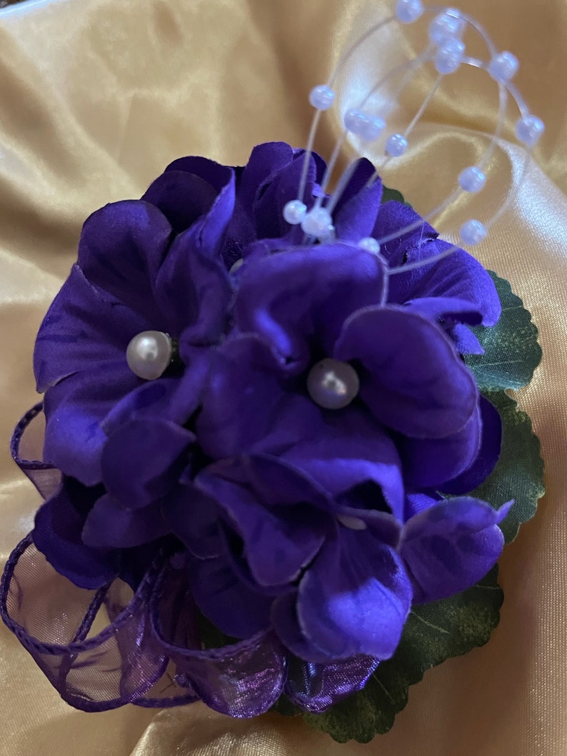 Centre de fleurs en perles ou en cristal/fait sur commande Corsage violette africaine/Corsage sororité/Corsage de cérémonie/Violet/Cadeau de croisement/Cadeau DST, Violet image 2