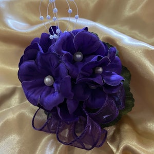 Centre de fleurs en perles ou en cristal/fait sur commande Corsage violette africaine/Corsage sororité/Corsage de cérémonie/Violet/Cadeau de croisement/Cadeau DST, Violet image 10