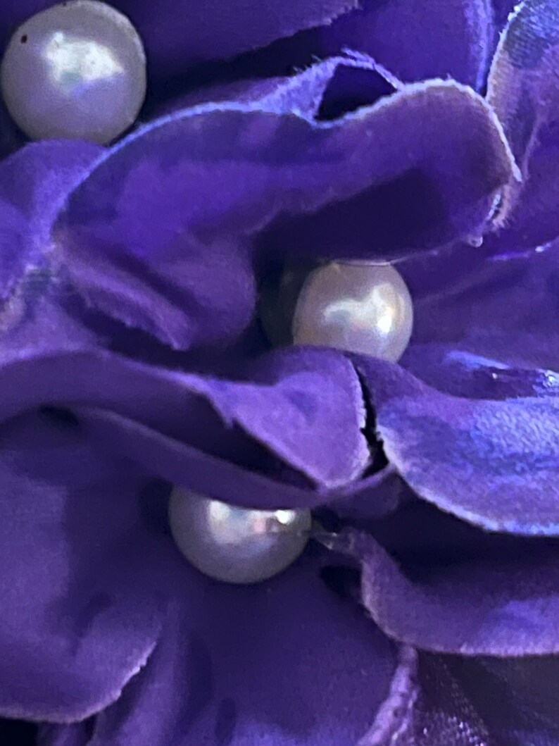 Centre de fleurs en perles ou en cristal/fait sur commande Corsage violette africaine/Corsage sororité/Corsage de cérémonie/Violet/Cadeau de croisement/Cadeau DST, Violet image 8