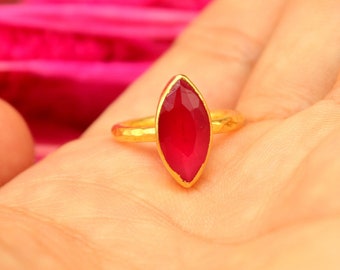 Robijn ring massief zilver | 925 kt sterlingzilver | 24-karaats goud op | Rode stenen ring | Authentieke ring | Minimalistische ring | Robijnzilveren sieradenring