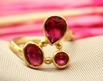 Anello in argento con rubino fatto a mano, anello dal design unico / anello minimalista, regalo di Natale