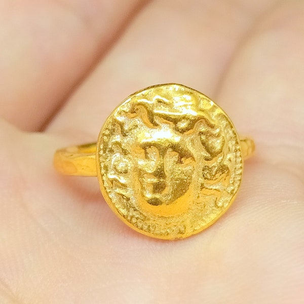 Intaglio Medusa romerskt mynt 925K sterlingsilverring | 24k guld över myntring | Intaglio signetring | Antik grekisk myntring | Signetring