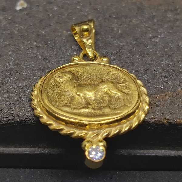 Pendentif pièce de monnaie romaine en taille-douce en sterling massif | Chevalière | Pendentif fait main en or 24 carats | Pendentif minimaliste | Cadeau de demoiselle d'honneur | Par Artsmyrna