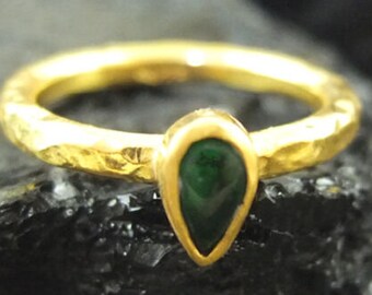 Anello con smeraldo / Anello antico / Anello vintage / Anello con smeraldo antico / Anelli antichi / Anello vintage verde / Smeraldo artificiale / Festa della mamma