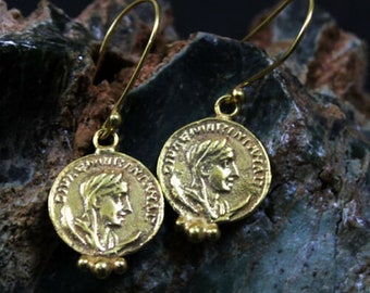 Orecchini con moneta romana in argento e oro / Orecchini con moneta pendente / Orecchini intaglio / Argento Sterling 925K / Simbolo della mitologia greca in argento