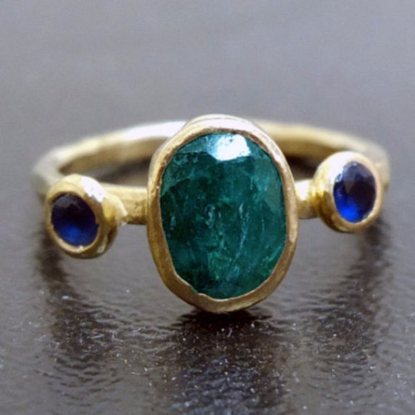 sterling silver ring with natural emerald stone