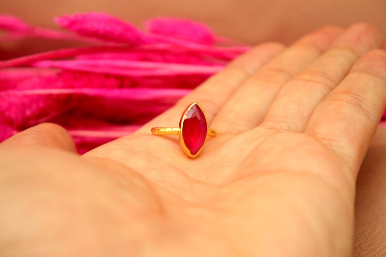 Bague rubis en argent massif | Argent sterling 925 carats | Plus d'or 24 carats | Bague pierre rouge | Bague authentique | Bague minimaliste | Bague bijoux en argent rubis image 8