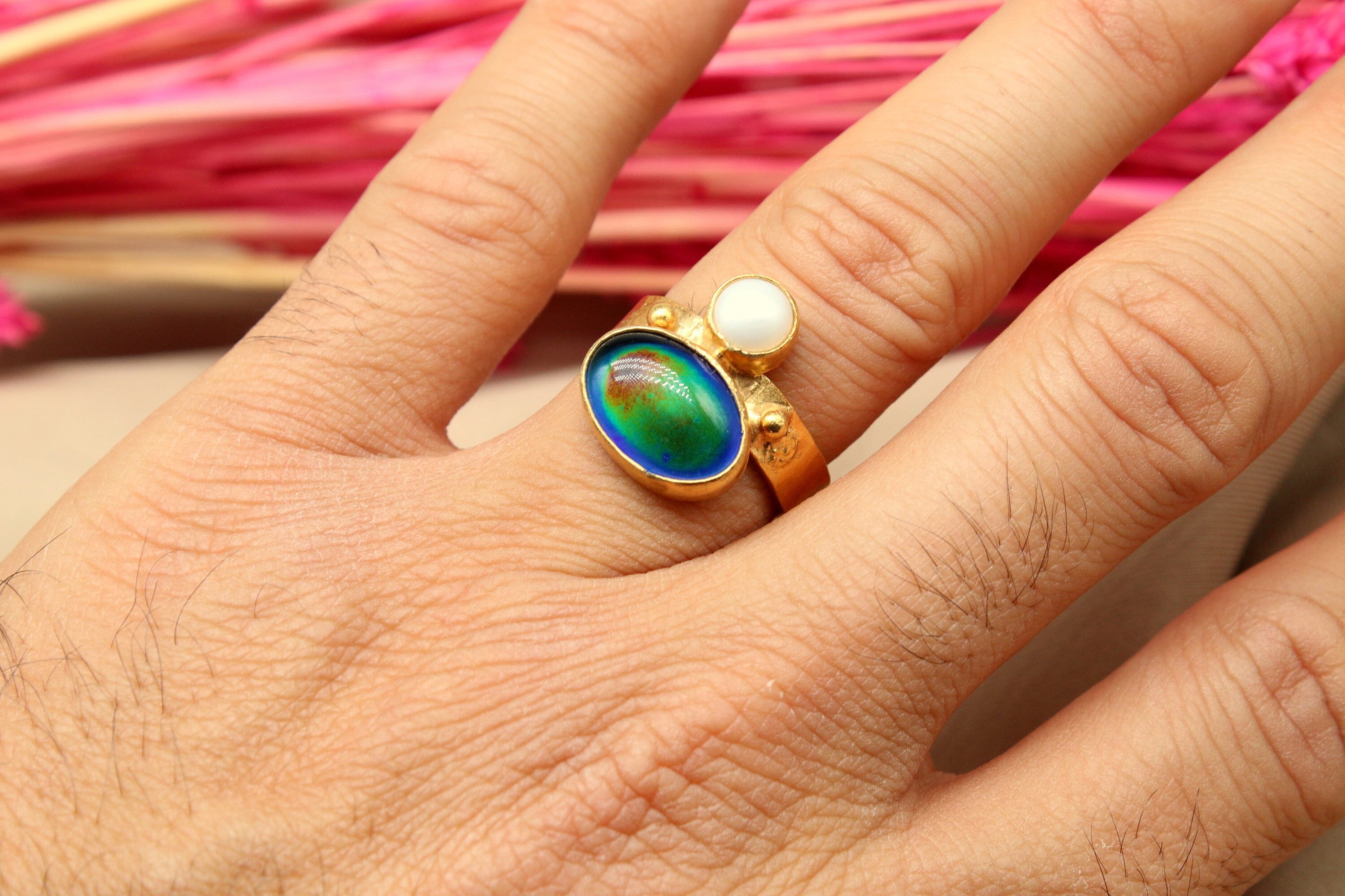 Buy 1 Antique Brass Plated 1970s Color Changing Mood Ring Online in India -  Etsy