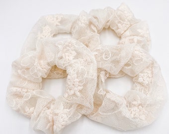 Mesh Lace Cream-Colored Scrunchie With Embroidered Flowers