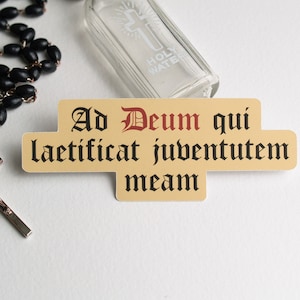 Ad Deum Qui Laetificat sticker, traditionele Latijnse massa sticker, katholieke sticker, Latijnse sticker, waterfles sticker, laptop sticker