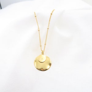 2 discos Colgante de letra personalizado • Disco de collar personalizado, colgante personalizado de oro, collar personalizado de oro de 18k • regalo de nacimiento, disco inicial