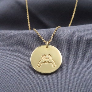 Colar com sinal de coração • Medalhão de sinal de coração em ouro 18K • Pingente de coração de amor • presente para ela • Presente de aniversário, presente de nascimento