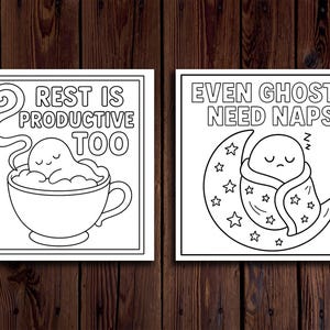 K&ouml;nnte beinhalten: Zwei Schwarz-Wei&szlig;-Illustrationen auf Holzgrund. Eine zeigt einen Geist in einer Kaffeetasse mit dem Text "REST IS PRODUCTIVE TOO". Die andere zeigt einen Geist, der auf einem Mond schl&auml;ft, mit dem Text "EVEN GHOSTS NEED NAPS".