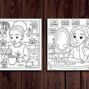 Op de afbeelding: Twee zwart-wit illustraties. E&eacute;n toont een persoon die thee roert met een kat in de buurt. De andere toont een persoon die aan een kaptafel zit met positieve affirmaties rond de spiegel. De tekst op de theepot luidt "HERBAL TEA".