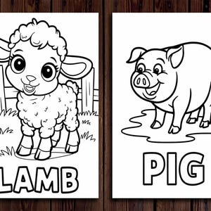 K&ouml;nnte beinhalten: Zwei Schwarz-Wei&szlig;-Illustrationen auf wei&szlig;em Papier. Eine zeigt ein l&auml;chelndes Lamm mit dem Wort "LAMB" darunter. Die andere zeigt ein l&auml;chelndes Schwein mit dem Wort "PIG" darunter. Die Bilder befinden sich auf einem dunklen Holzgrund.