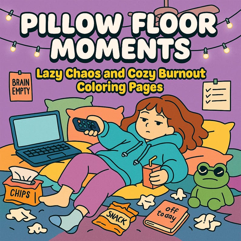 Op de afbeelding: Illustratie van een persoon die op kussens ligt met een laptop, afstandsbediening en snacks. De afbeelding bevat de tekst "PILLOW FLOOR MOMENTS" en "Lazy Chaos and Cozy Burnout Coloring Pages". Een kikkerknuffel en een boek met "off today" zijn ook zichtbaar.